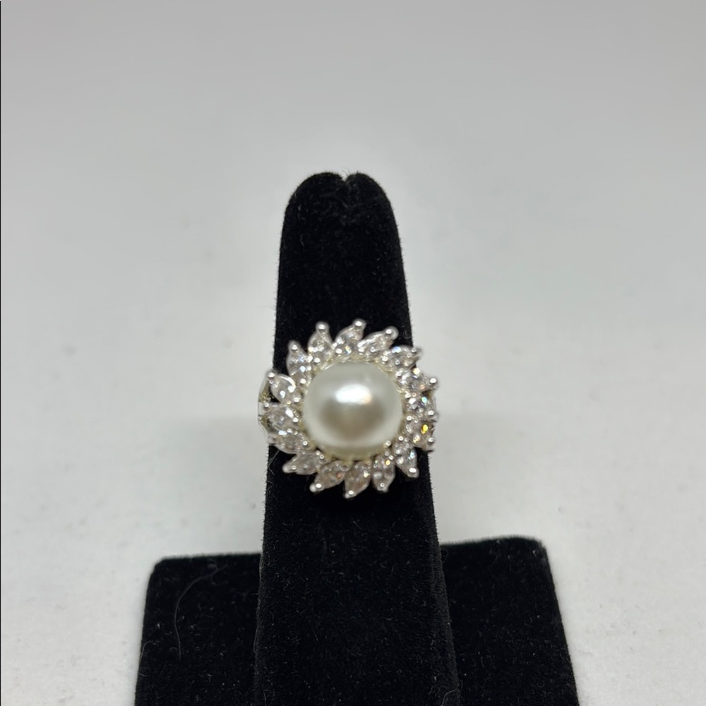 😀 2/$15 pearl and rhinestone ring
